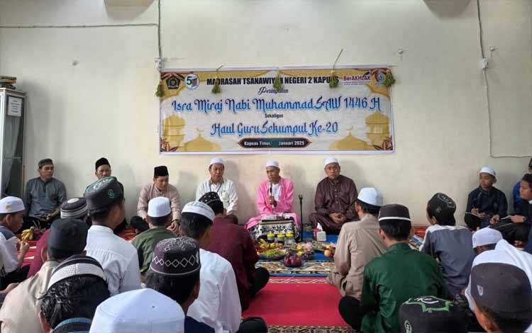 Suasana saat peringatan Isra Miraj di MTsN 2 Kapuas. (FOTO: IST)