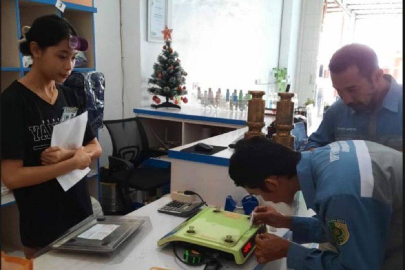 Pemko Palangka Raya Tera Ulang Timbangan Pengusaha Laundry