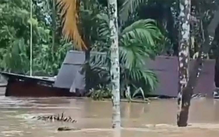 Banjir Melanda Dusun Mamput Desa Barunang Kapuas