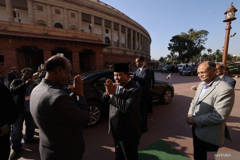 Prabowo Sambangi Gedung Parlemen India di Delhi