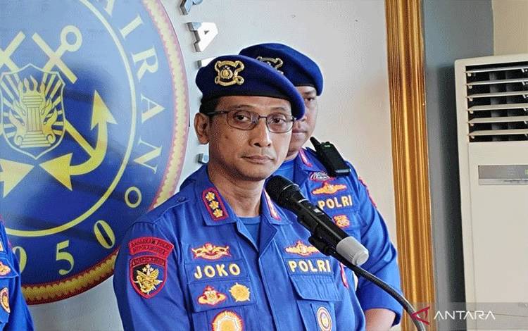 Dirpolairud Polda Metro Jaya Komisaris Besar Polisi Joko Sadono saat ditemui di Gedung Satrilda Pol Air Polda Metro Jaya, Jakarta Utara, Senin (27/1/2025). ANTARA/Ilham Kausar