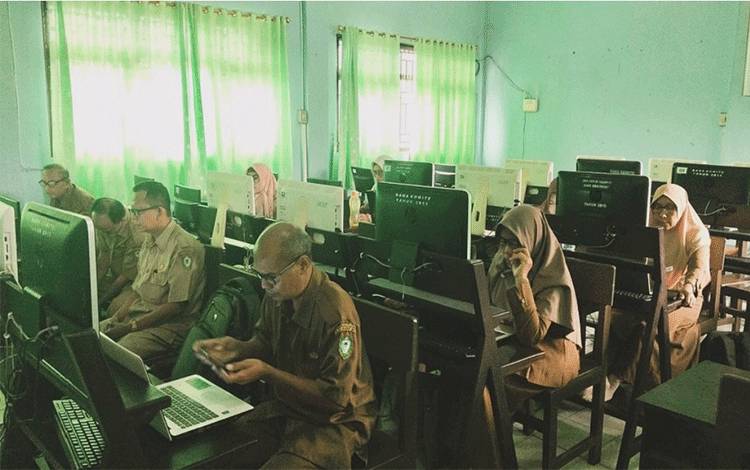 Sejumlah guru saat mengikuti UKKJ, beberapa waktu lalu. (FOTO: IST)