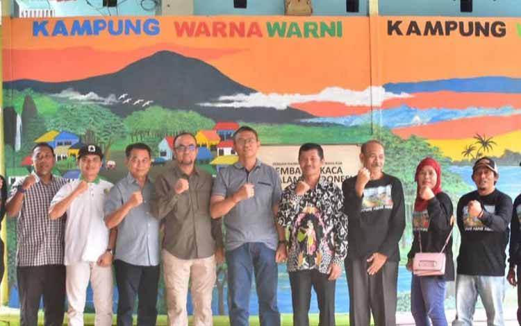 Pj Wali Kota Palangka Raya Kunjungan ke Kampung Warna-Warni Jodipan