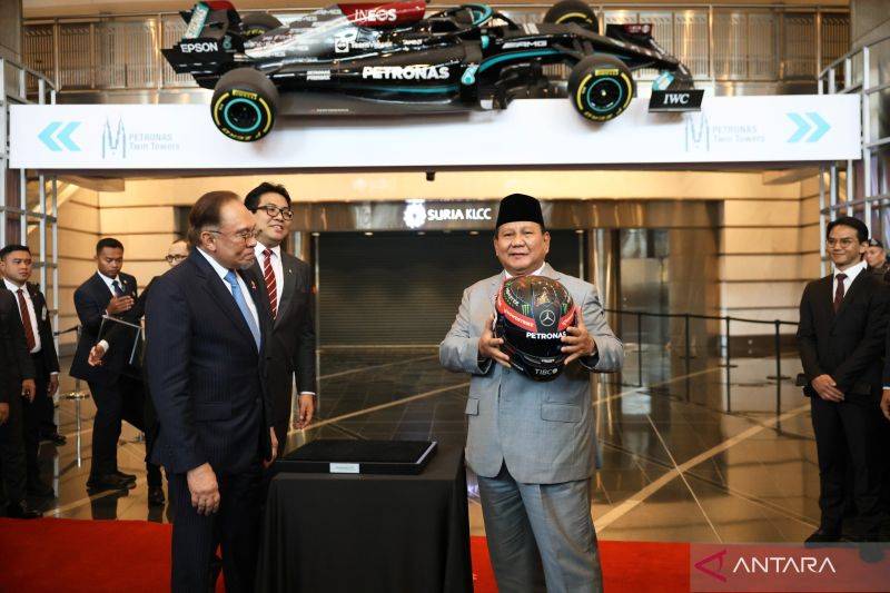 Presiden dan PM Anwar Kompak Tertawa Karena Kelakar Minta Mobil F1