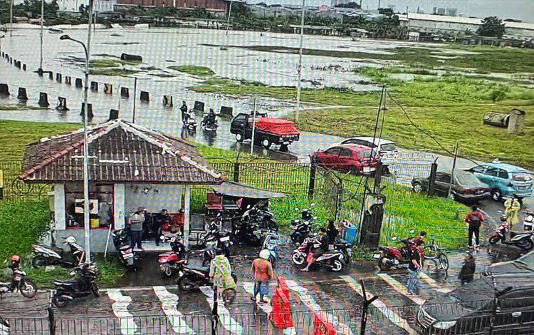 Ruas Parimeter Utara Bandara Soetta Masih Ditutup Akibat Banjir
