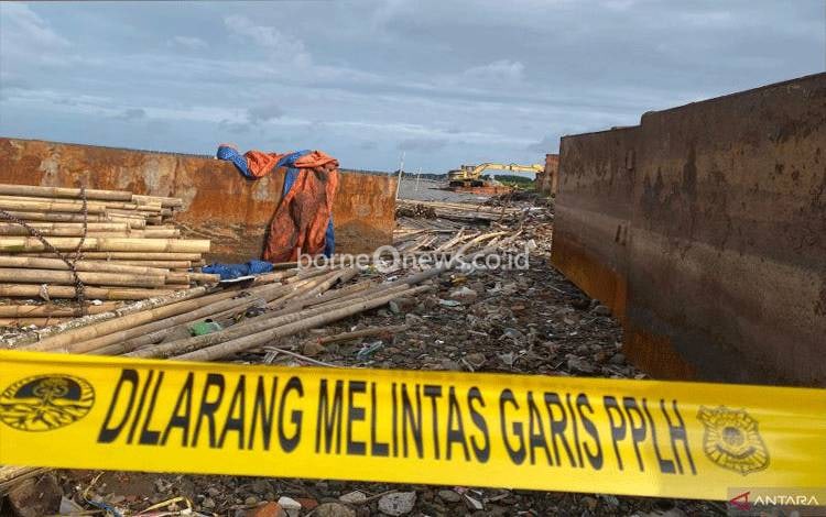 Menteri LH Segel Area Reklamasi Perairan Pal Jaya Bekasi