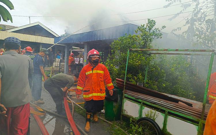 Diduga Tabung Elpiji Meledak, Empat Rumah Hangus Terbakar di Sampit