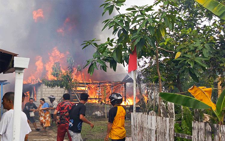 Korsleting Listrik Diduga Penyebab Kebakaran Rumah di Gang Delima Kuning Baamang