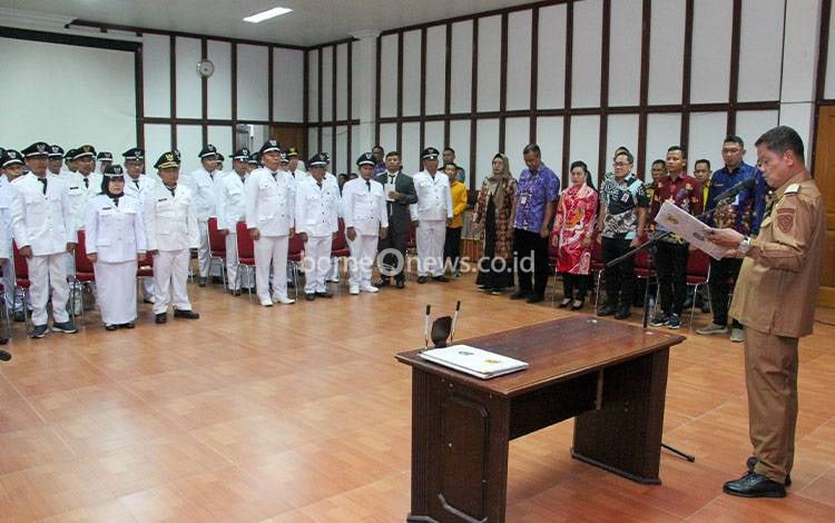Lantik 38 Penjabat Kepala Desa, Ini yang Ditekankan Pj Bupati Seruyan