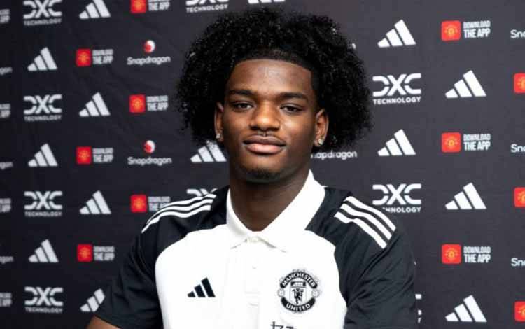 Bek Muda Arsenal Bangga Gabung Manchester United