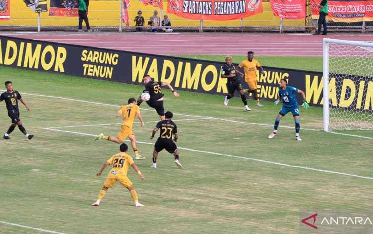 Semen Padang Amankan Satu Poin saat Menjamu Malut United