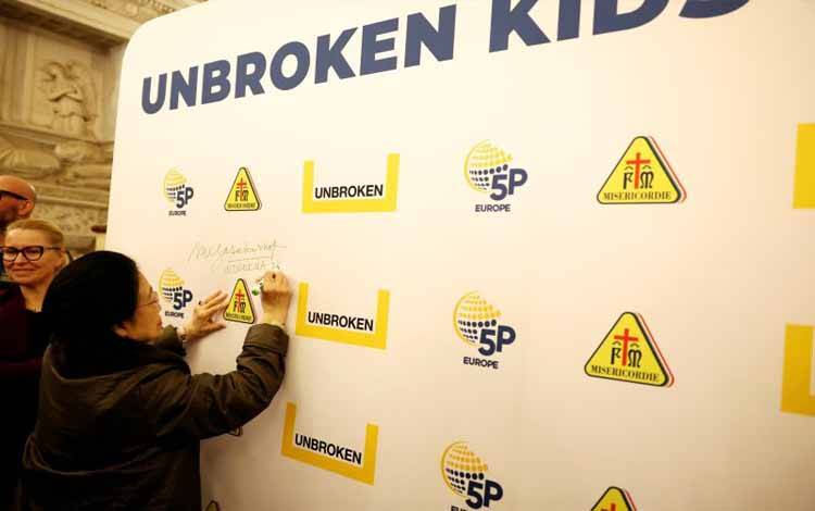 Presiden ke-5 RI Megawati Soekarnoputri dalam acara Unbroken Kids Alliance di Museum San Salvatore in Lauro, Roma, Minggu malam waktu setempat. (ANTARA/HO-Tim Media Megawati)