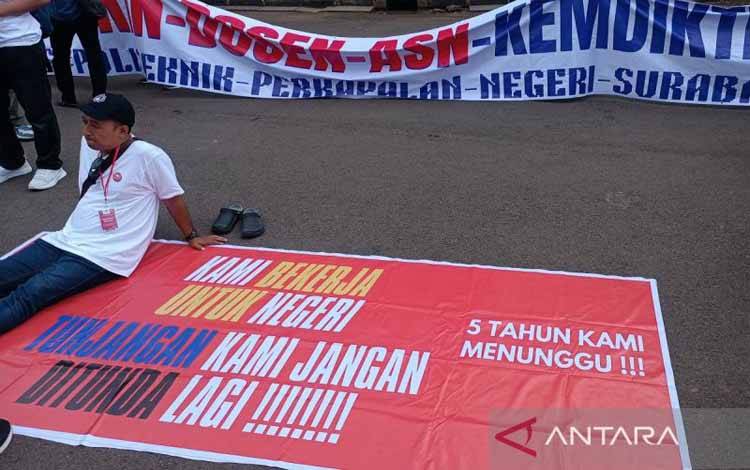Aliansi Dosen ASN Kemdiktisaintek Demo Menuntut Tunjangan Kinerja Sejak 2020