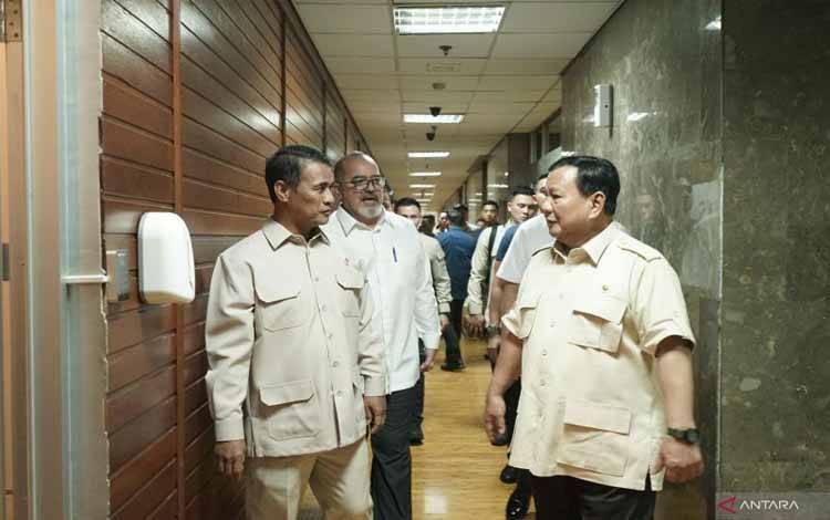 Prabowo-Menhan Rapat Mendadak dengan Mentan Bahas HPP Gabah