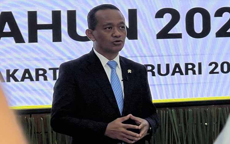 Menteri Bahlil Minta Warga Bersabar Antre LPG 3 kg: Mohon Beri Waktu