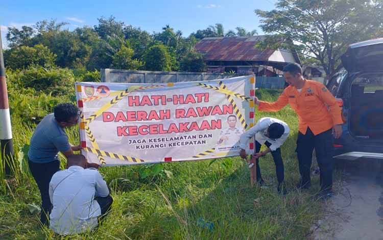 BPBPK Kalteng Pasang Rambu Peringatan di Jalan G. Obos Ujung untuk Cegah Kecelakaan