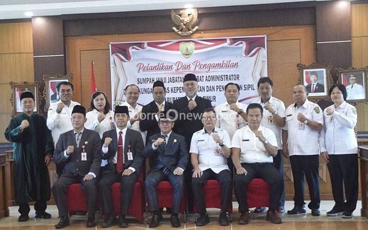 Pj Sekda Barito Timur Lantik Dua Pejabat Administrator Disdukcapil