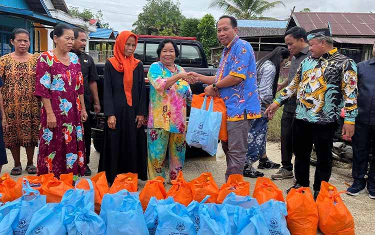 Pemkab Kapuas Salurkan Bantuan untuk Warga Terdampak Banjir