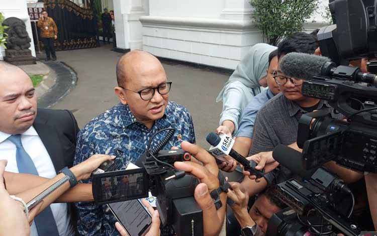 Rosan: Presiden Ingin NZE Dipercepat Melalui Investasi Mobil Listrik