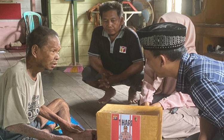 Satreskrim Polres Barito Timur Berbagi Kebaikan untuk Warga Kurang Mampu di Desa Matabu