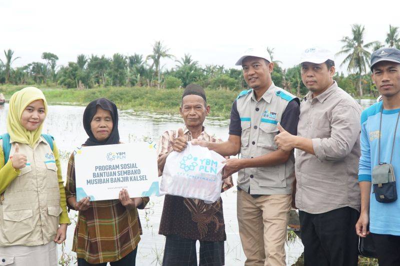 PLN Kalselteng Salurkan Bantuan Bagi Warga Terdampak Banjir