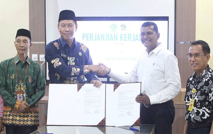 Kemenag Kapuas dan BPN Tandatangani MoU Percepatan Sertifikasi Tanah Wakaf