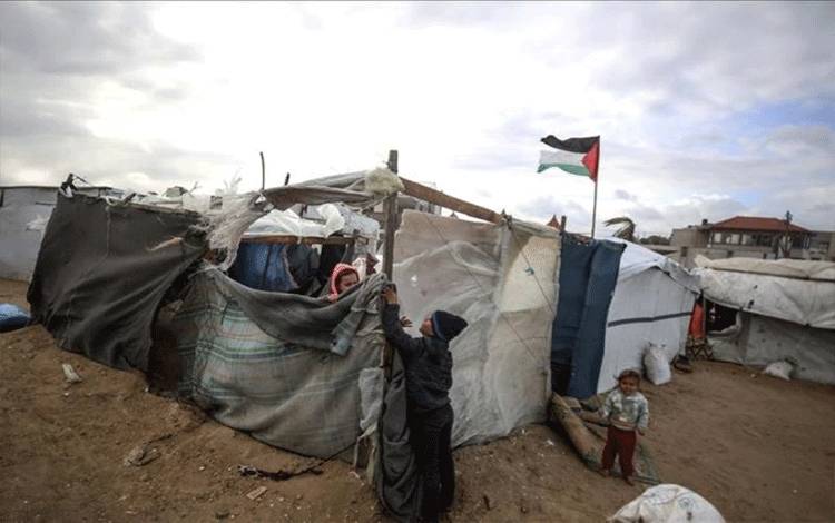 Pengungsi Gaza Berjuang untuk Bertahan Hidup Setelah Diterjang Badai