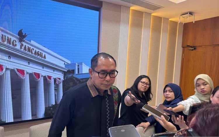 Direktur Pelindungan WNI (PWNI) Kementerian Luar Negeri RI Judha Nugraha di Jakarta, Jumat (7/2/2025). (ANTARA/Cindy Frishanti)
