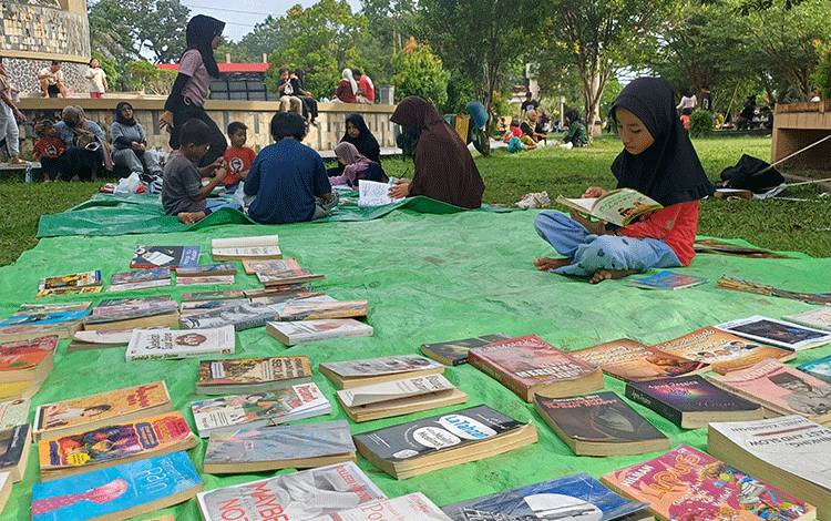 Sekelompok Pemuda Gelorakan Minat Baca di Jantung Kota Sampit