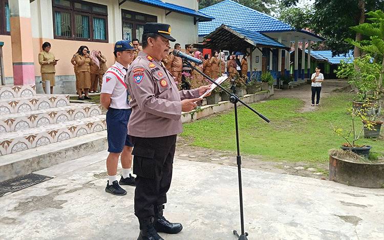 Tindak Lanjut Kasus Bullying, Kasatbinmas Jadi Pembina Upacara di SMPN 1 Tamiang Layang