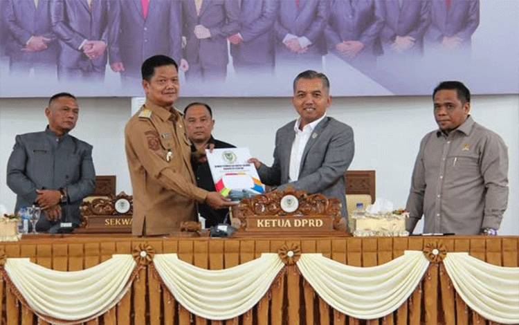 Pj Bupati Seruyan Hadiri Rapat Paripurna Penyampaian Hasil Reses