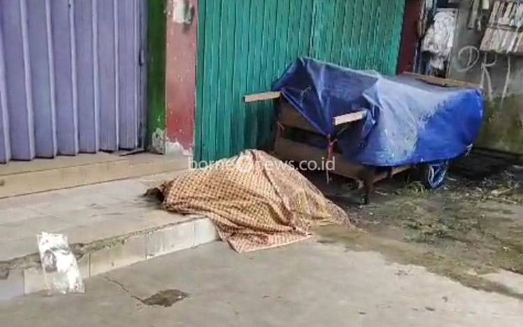 Warga Sampit Temukan Mayat Pria Tanpa Identitas di Depan Toko