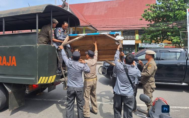 Satpol PP Kobar Tertibkan PKL di Sejumlah Titik dalam Kota Pangkalan Bun
