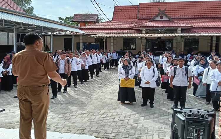 Saat penandatangan SPK tenaga kontrak di Dinas Pendidikan Kotim, belum lama ini. (FOTO : IST)