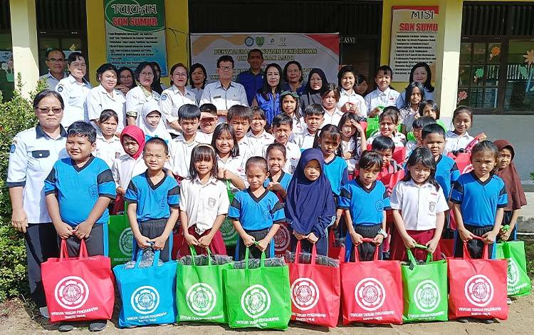 Yayasan Tangan Pengharapan Barito Timur Salurkan Bantuan Pendidikan untuk 65 Anak Asuh