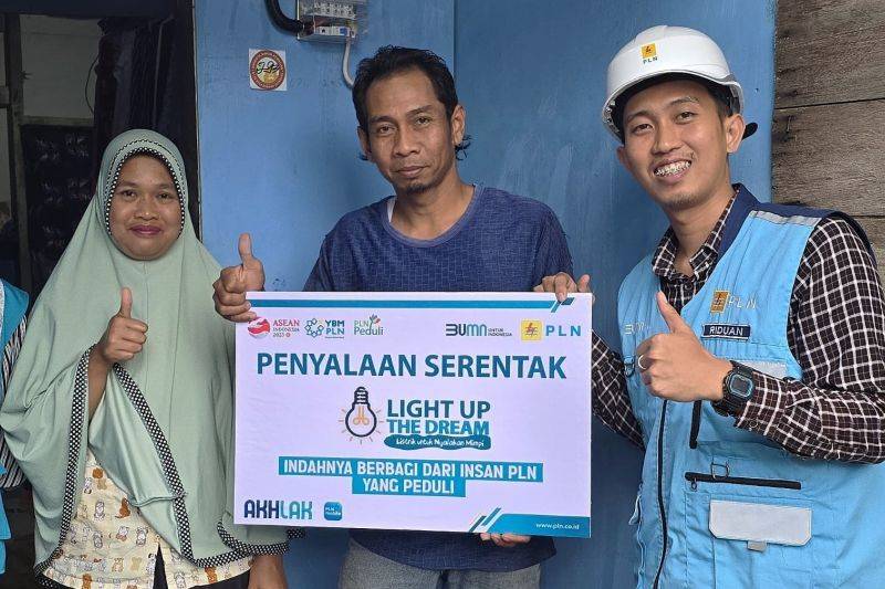 PLN Kalselteng Pasang Listrik Gratis Bagi Masyarakat Melalui Program LUTD