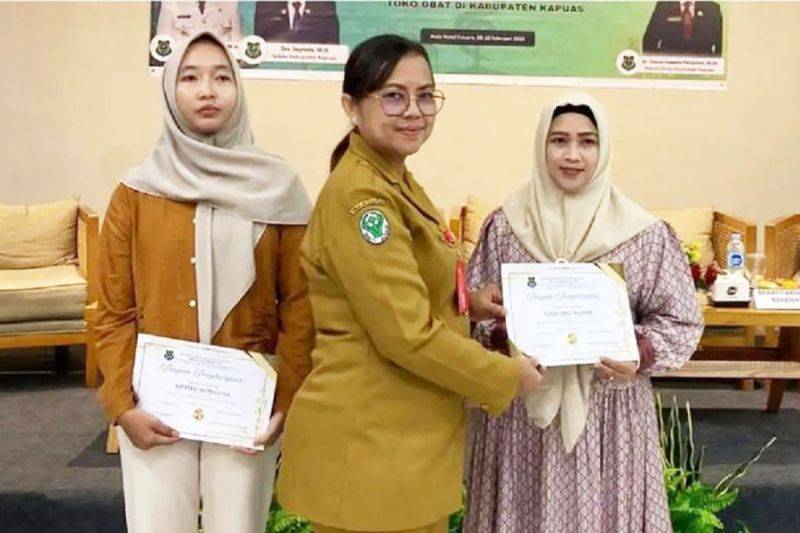 Dinkes Kapuas Edukasi Peningkatan Layanan Pemilik Apotek dan Toko Obat