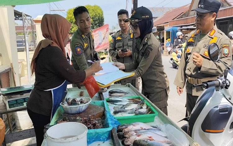 Pedagang Pasar Keramat yang Berjualan di Bahu Jalan Diterbitkan
