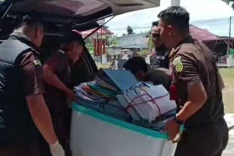 Kejari Pangkalan Bun Sita Dokumen Saat Geledah DPKP Kobar