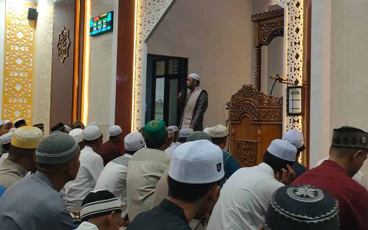 Ustad Pendamping Arifin Ilham Jadi Imam Salat Tasbih dan Hajat di Masjid Natabel Jannah