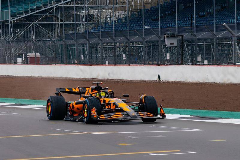 McLaren Pamer Desain Mobil Anyar MCL39 di Sirkuit Silverstone