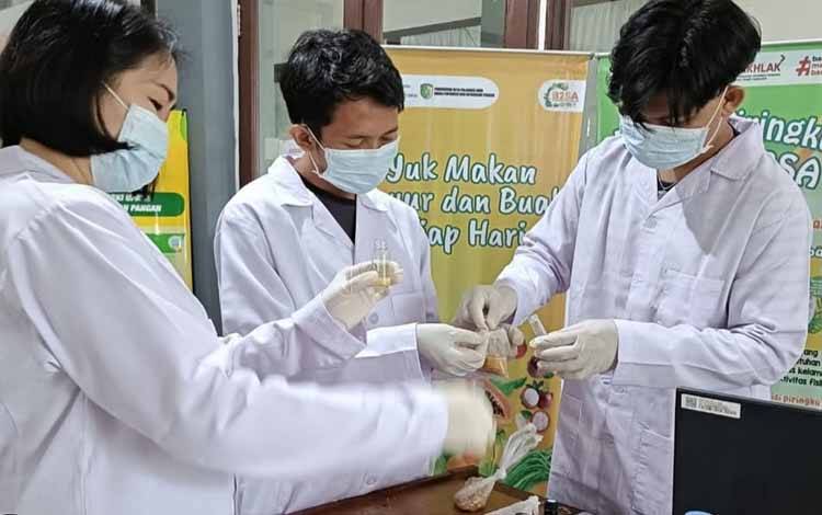 Pastikan Keamanan Pangan, Tim OKKPD Rapid Test Sampel Pangan dari Pasar Kahayan