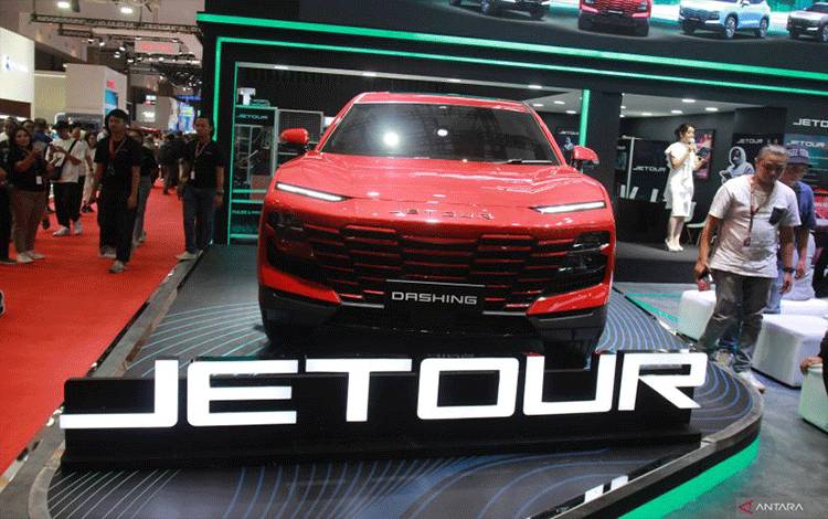 Jetour Dashing hadir dengan warna baru di IIMS 2025. (ANTARA/Chairul Rohman)