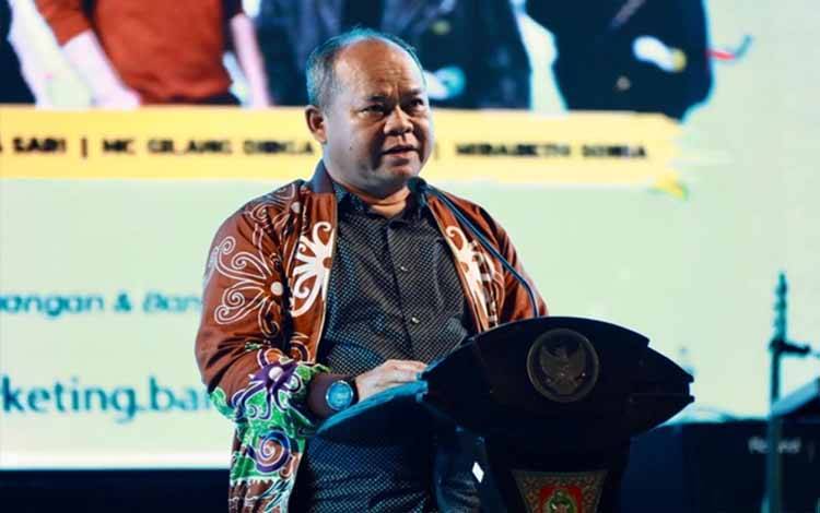 Plh Asisten Pemkesra Setda Provinsi Kalteng Maskur saat menyampaikan sambutannya. (FOTO: FERY)