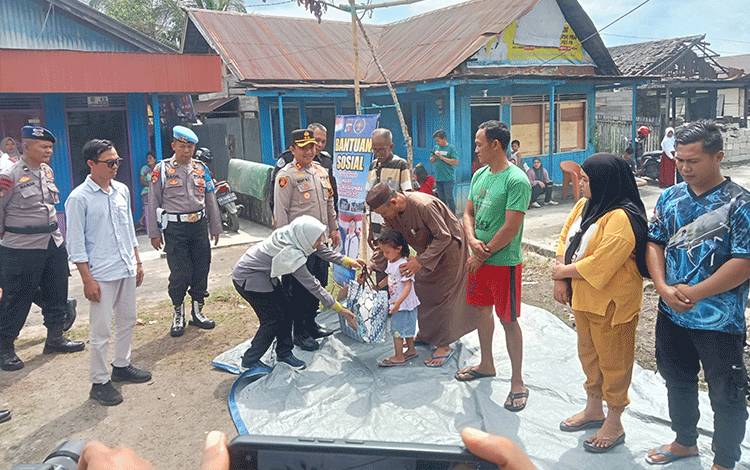 Ketua PWI Kotim: Sinergi PWI dan Polres Kotim untuk Ringankan Beban Korban Kebakaran Rumah