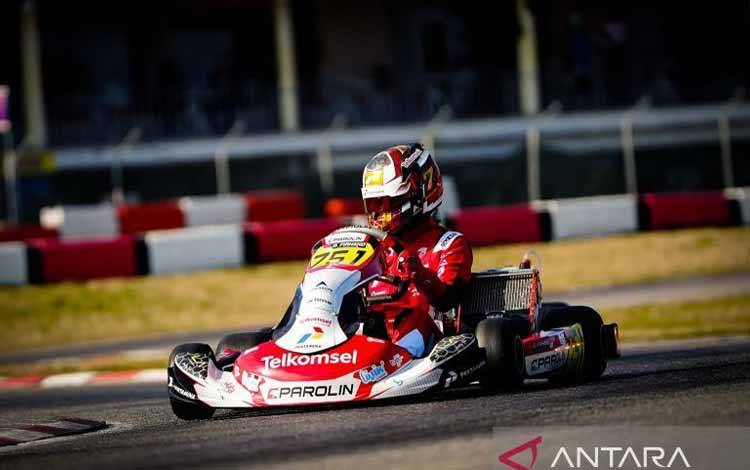 Pembalap Indonesia Qarrar Firhand sedang membalap di ajang Trofeo di Primavera, di South Garda Karting, Lonato, Italia, Minggu (16/2/2025). (ANTARA/HO/QARRAR FIRHAND ALI)