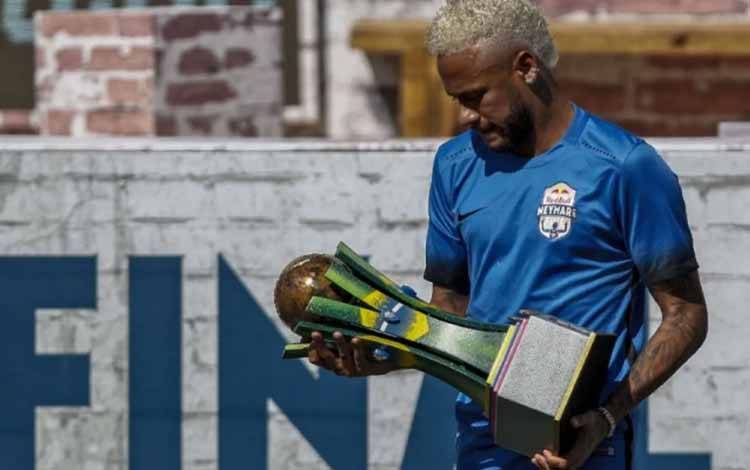 Ayah Neymar Jr Tegaskan Putranya Tak Akan Kembali ke Barcelona