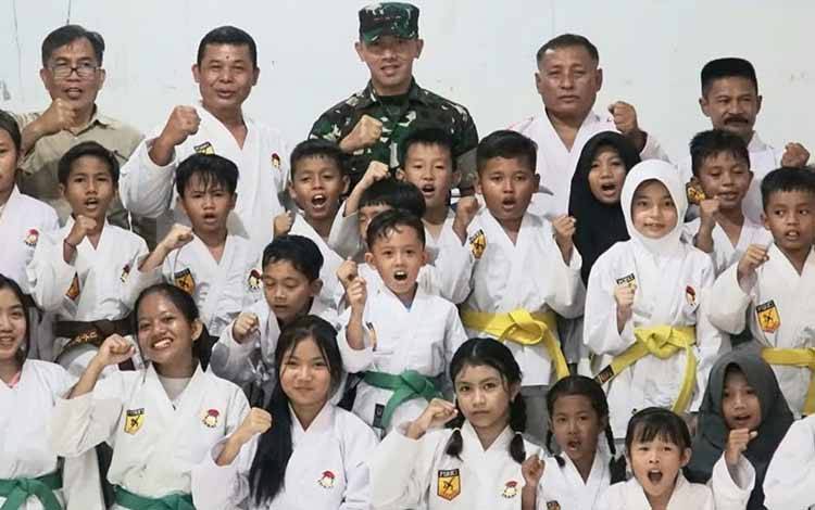 Dandim 1011 Kapuas Hadiri Ujian Kenaikan Sabuk, Beri Motivasi kepada Karateka