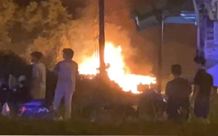 Mobil Pikap Diduga Melansir BBM Hangus Terbakar di Kasongan