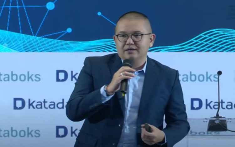 Peneliti yang juga Direktur Riset Katadata Insight Center (KIC) Gundy Cahyadi dalam acara Indonesia Data and Economic Conference (IDE) Katadata 2025, di Jakarta, Selasa (18/2/2025). ANTARA/Harianto